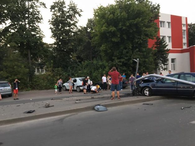 Şoferul a omorât o mamă sub ochii fetiţei de doar 7 ani. Reacţia sa: "Uite, am stricat şi maşina"