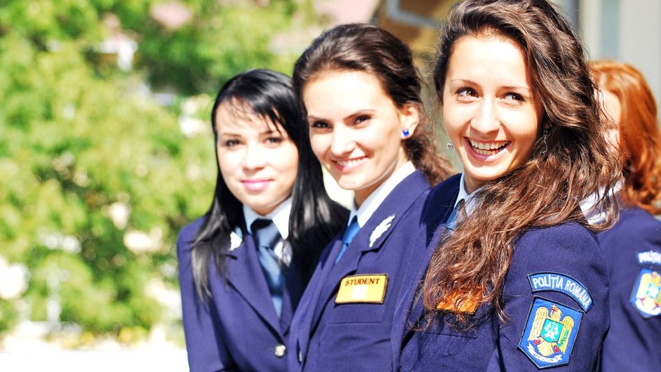 Patru candidaţi pe un loc la şcolile de poliţie