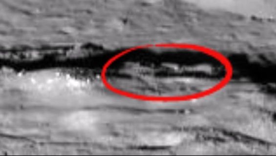 O fotografie postată de NASA a creat stupoare. Ce se ascunde într-un crater de pe Lună