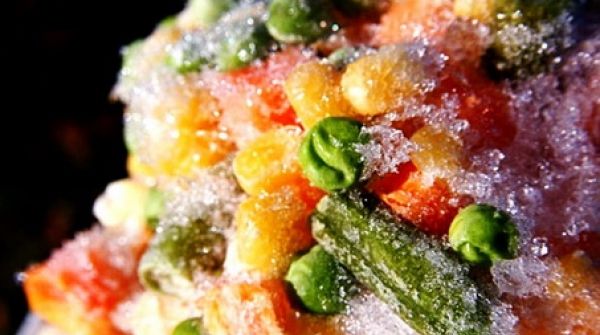 Greşeala pe care ai făcut-o toată viaţa! Cum se decongelează de fapt corect mâncarea?