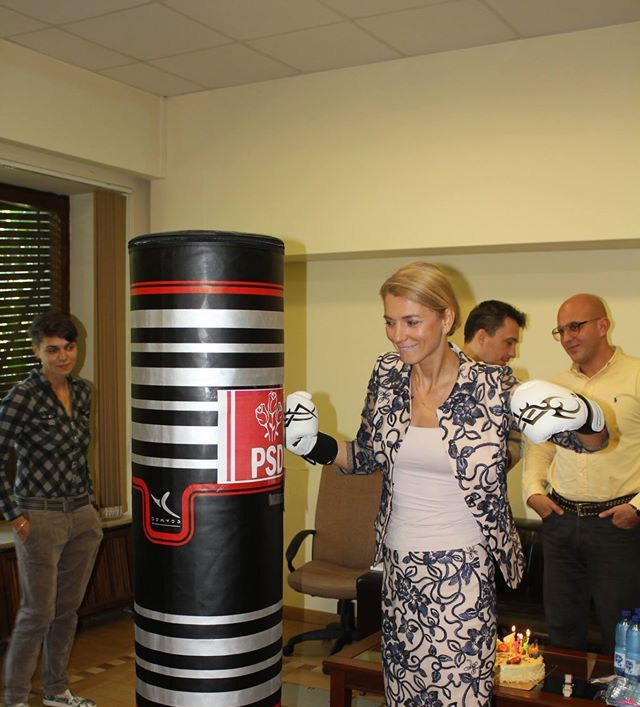 Alina Gorghiu, mesaj de ultima oră, în timp ce PNL caută şef: "Vouă vă place Cioloş? Că mie da.."