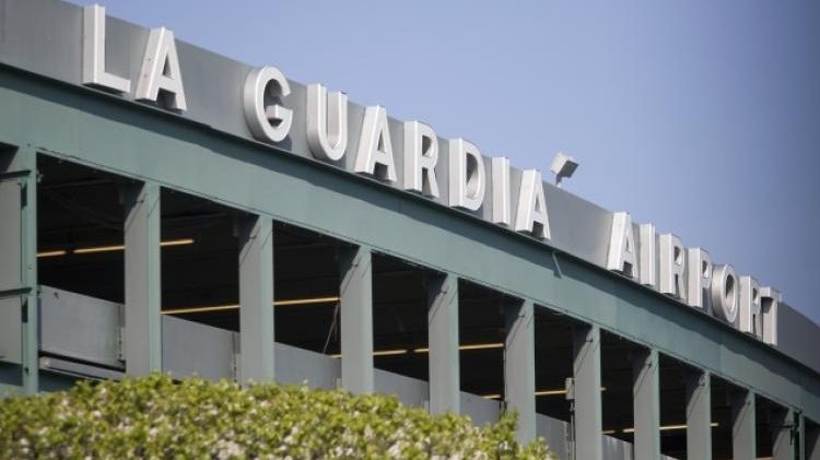 Un terminal al aeroportului LaGuardia din New York, evacuat. Militari la fața locului UPDATE