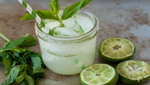 Aceasta e băutura care te scapă de burtă! Uite ce uşor se prepară!