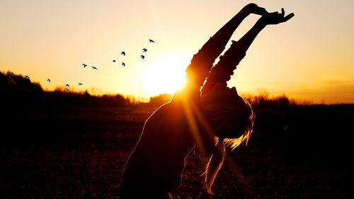 Cum să ne influenţăm în bine starea de spirit cu ajutorul hainelor