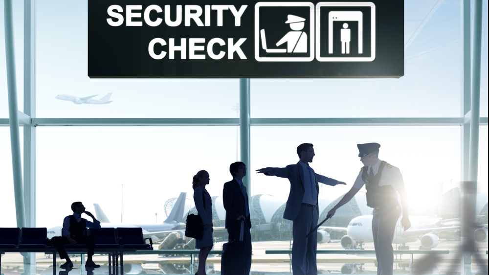 Alertă pe aeroport, din cauza unui bagaj suspect. "N-am mai văzut așa ceva!" Ce conținea