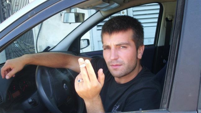 Doi bărbaţi cultivau cannabis, într-un solar, la marginea oraşului. Cum i-au descoperit poliţiştii 