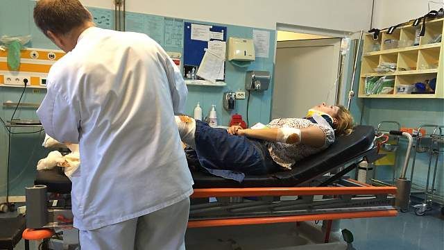 Clipe de groază pentru o femeie din Botoşani:târâtă 50 de m cu maşina de un hoţ care îi vroia ceasul