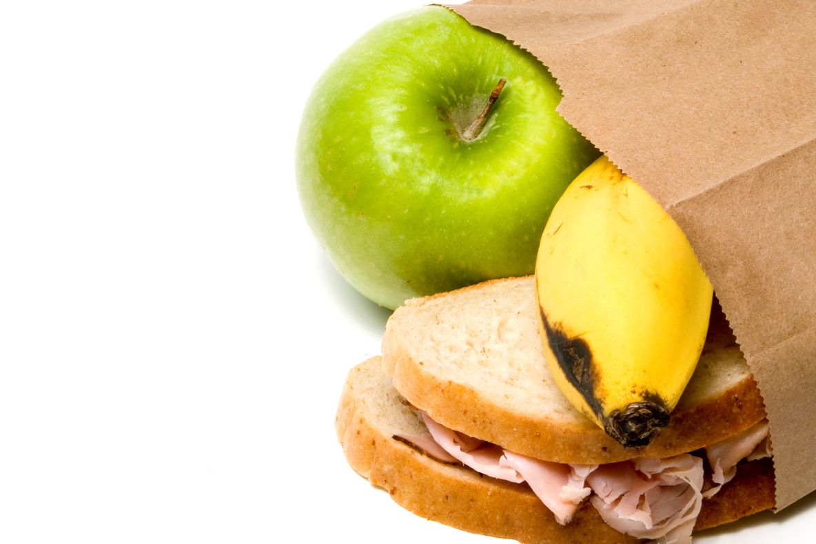 Ca ea nu procedează nimeni: cum îi dă o soţie pachetul de prânz soţului său - e SPECTACULOS!