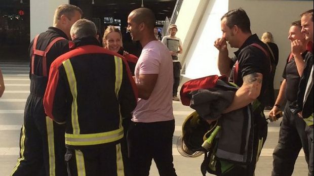 Un bărbat a chemat Salvarea pentru că nu mai putea scoate inelul de pe deget. A urmat ceva uluitor