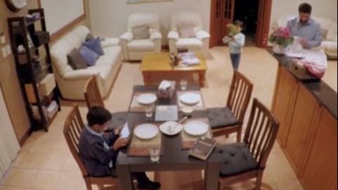 Un copil se juca pe tabletă în bucătărie, iar mama sa gătea. 5 minute mai târziu? Stupefiant