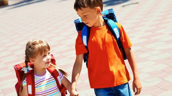 Noul an şcolar. Cât trebuie să cântărească ghiozdanul unui copil