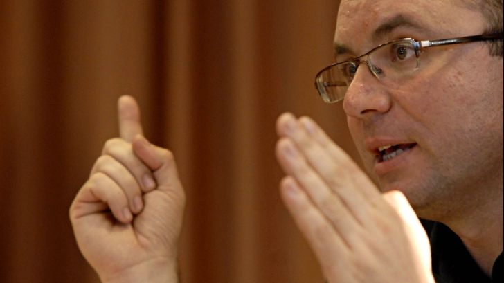 Gușă: ”În dezbaterea cu Hillary Clinton, Trump a jucat rolul unui Vadim Tudor mai puțin talentat”