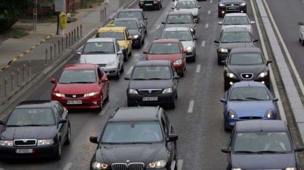 UPDATE. Accident grav pe DN 1B!  Traficul este blocat! O fetiţă de 11 ani, rănită 