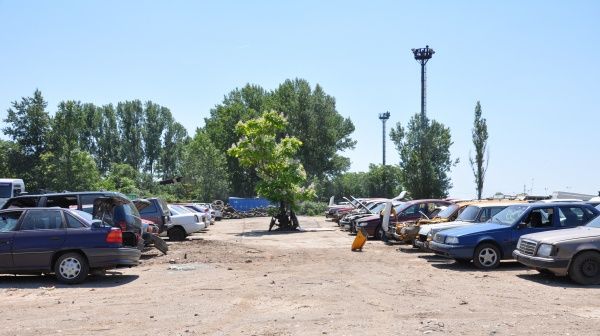 Incendiu de proporţii la REMAT SUD. Pompierii au reuşit să stingă focul - UPDATE