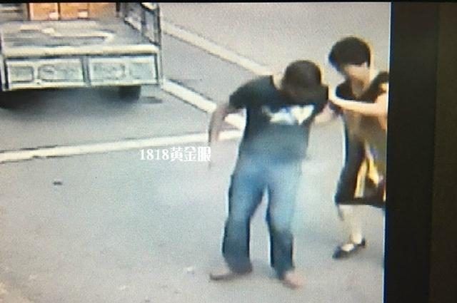 Incident bizar: un telefon mobil explodează în buzunarul proprietarului, rănindu-l grav 