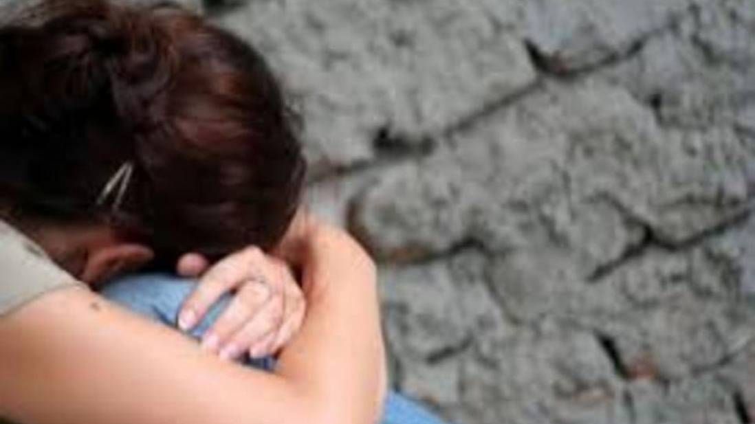 Elevă de 15 ani, din Capitală, violată de un tânăr de 25 de ani pe care l-a cunoscut pe internet - Detalii șocante din anchetă