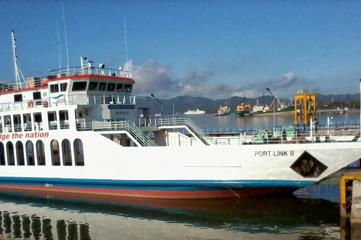 EXPLOZIE pe un feribot în Bali. Două persoane au murit şi 13 sunt rănite