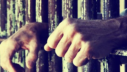 Un parlamentar britanic cere transferul deţinuţilor străini în ţările de origine, inclusiv România