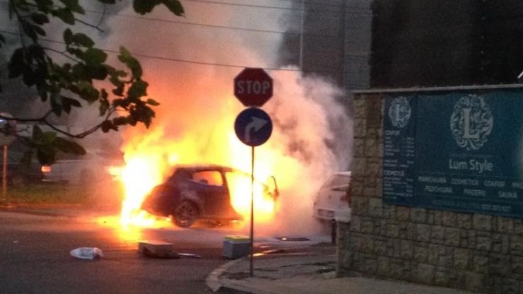Incediu pe o şosea din Constanţa: un automobil a luat foc în mers!