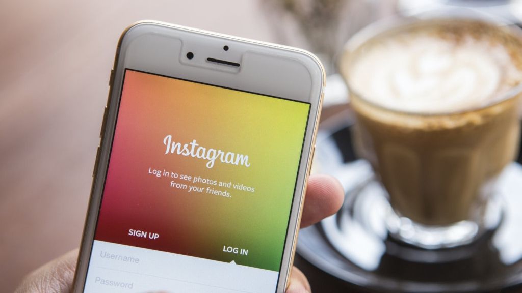 Cum arată, cu adevărat, fotografiile PERFECTE de pe Instagram. Nu e deloc aşa cum se crede!