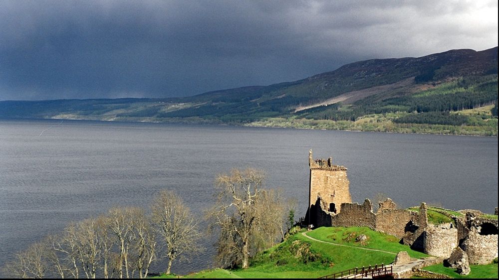 Un fotograf a surprins cea mai clară imagine cu monstrul din Loch Ness. Cum arată, de fapt