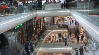 Gest exemplar al unui paznic într-un mall din Arad 