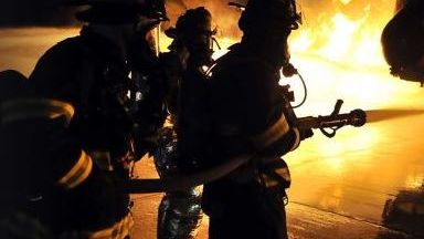 Mașină în flăcări, în București