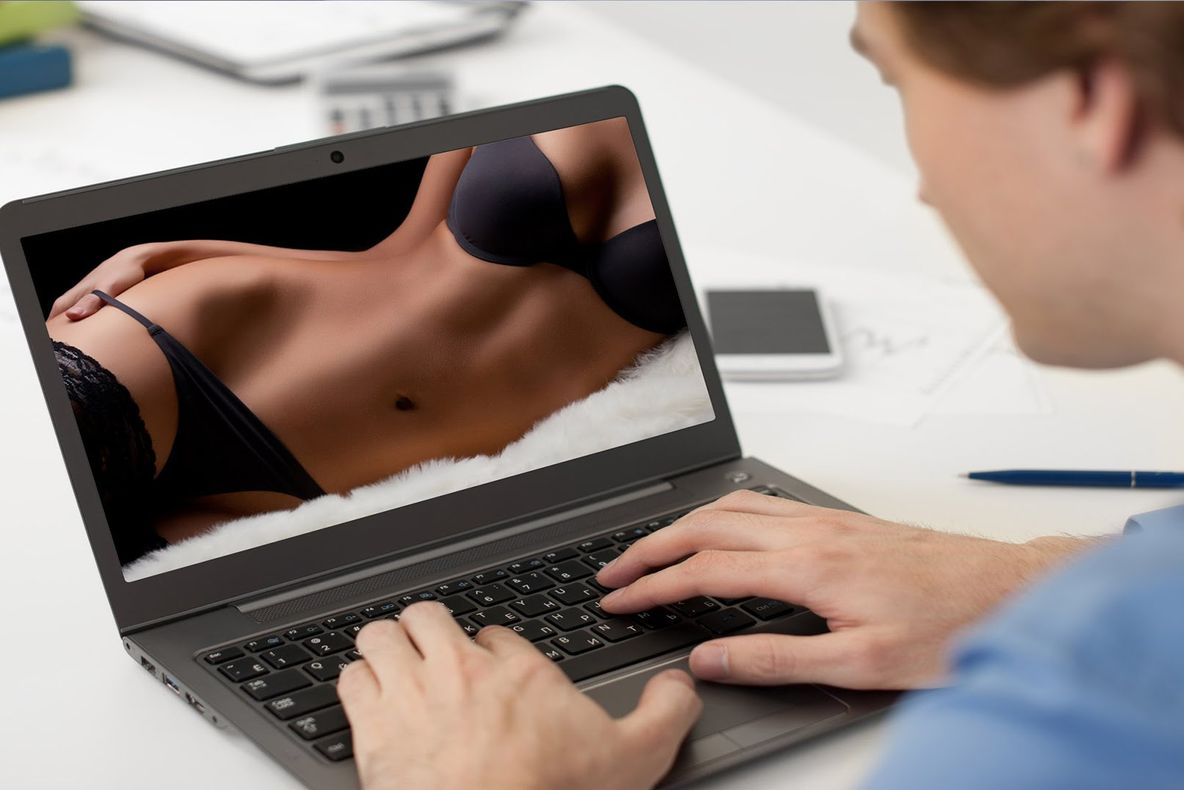 Te uiţi la filme porno? Descoperirea unui reputat neurolog te va pune pe gânduri