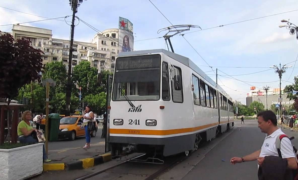 Tragedie în Capitală. Bărbat bătut într-un tramvai după ce a intervenit să-şi apere soţia de hoţi