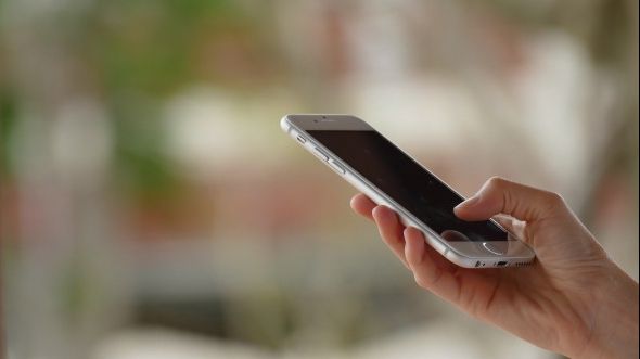 Studiu INEDIT: Profilul unei persoane poate fi realizat analizând murdăria de pe telefonul mobil