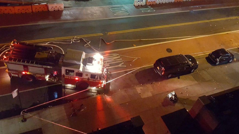 Presupusul autor al atacului cu bombă din New York, arestat după ce a împușcat un polițist