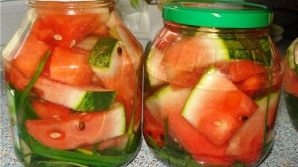 Pepene verde murat la borcan: O reţetă deliciosă pentru iarnă