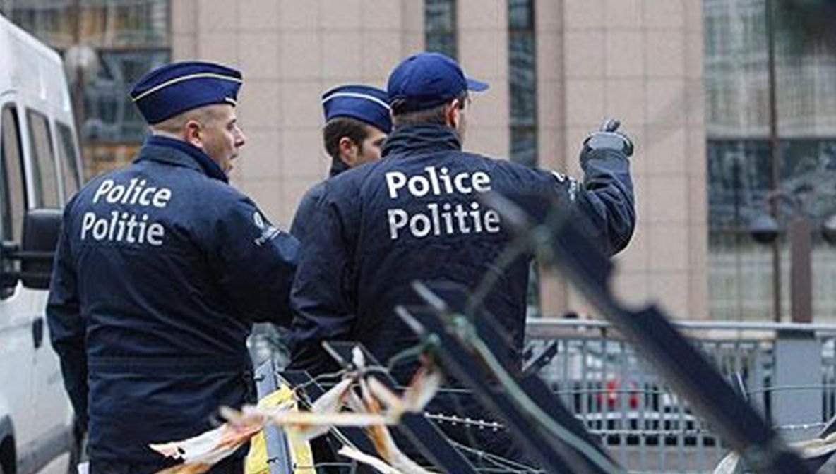 Poliţişti belgieni, arestaţi pentru că transportau imigranţi