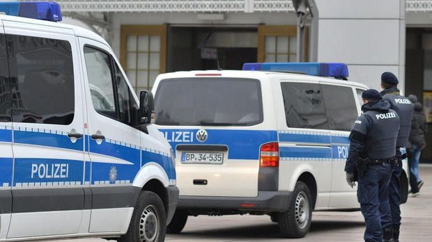 Momente de groază în Viena. Un tânăr a vrut să intre cu maşina în oameni, strigând "Alah e mare"