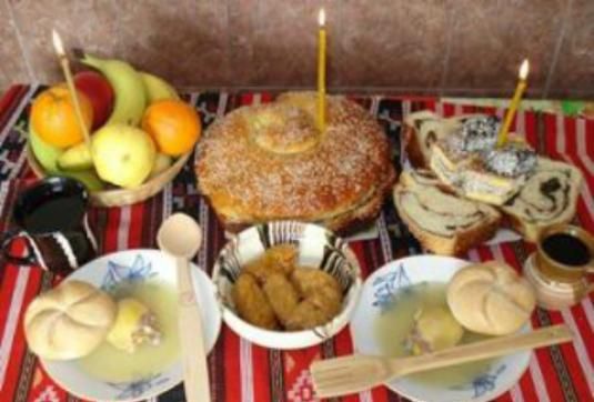 Colacii pentru pomenirea morților. De câte feluri sunt și cum se împart corect?