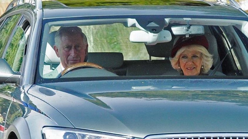 Prinţul Charles, implicat într-un accident cu maşina pe care o conducea. Care e starea sa