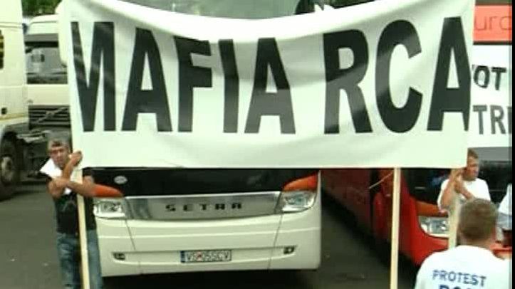Protest transportatori. Tarifele RCA, plafonate la 7.500 de lei