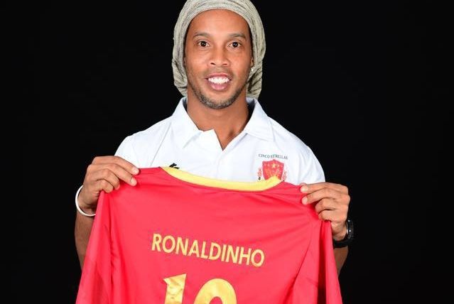 Ronaldinho revine pe gazon, la 36 de ani. Unde va juca fostul star al Barcelonei