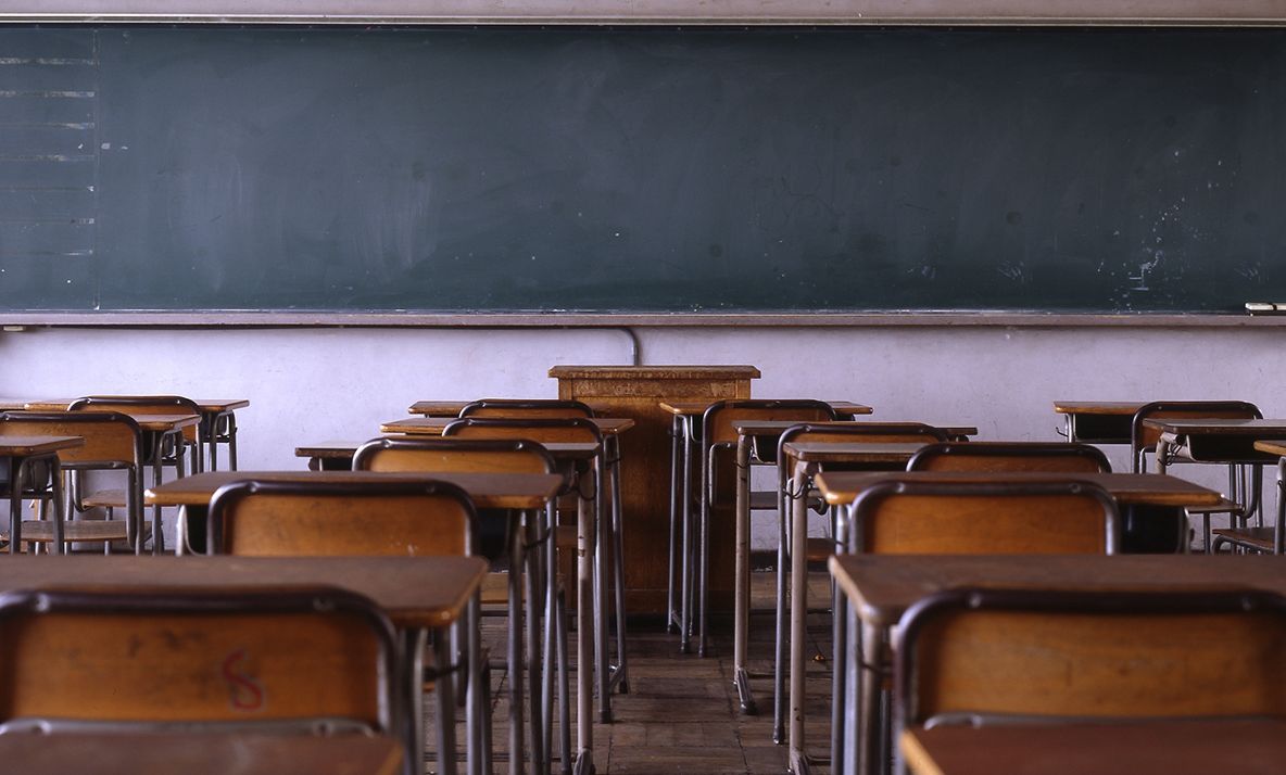 Purta uniformă, dar profesorii au trimis-o acasă din cauza acestui detaliu. Mama ei ripostează