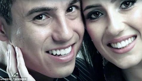 Soţia i-a murit într-un accident rutier. După 5 ani, s-a uitat la poze şi... a încremenit!