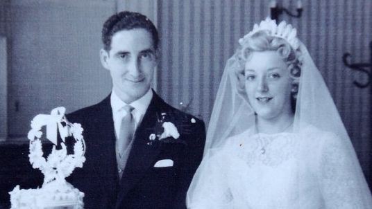 S-au cunoscut în autobuz şi au rămas împreună. După 60 de ani, bătrânul a făcut un gest uluitor!