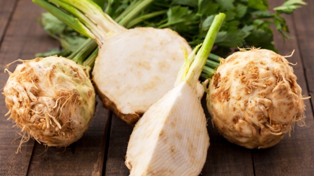 De ce este bine să mănânci ţelină? Efectul este mai puternic decât îţi imaginezi
