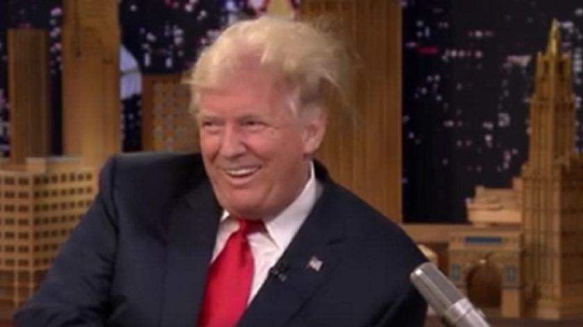 Donald Trump s-a lăsat ciufulit de Jimmy Fallon, în direct, la ”Tonight Show”
