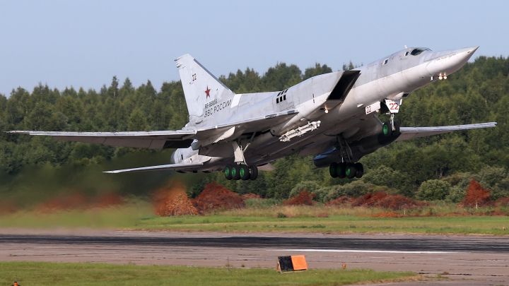 Bombardiere rusești în Europa. Au zburat pe sub un avion de pasageri