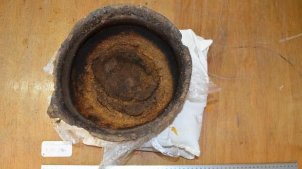 Credeau că au găsit un vas vechi de 3.000 de ani. În interiorul său, însă, şoc. Ce au observat