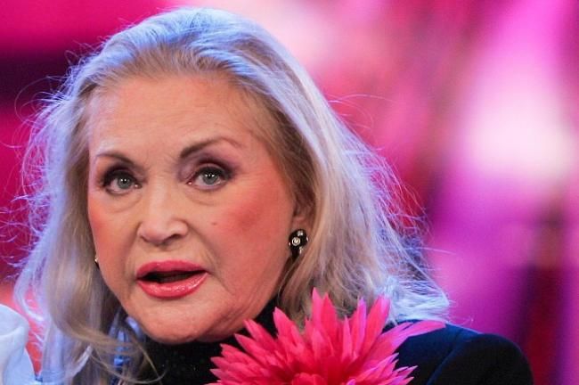 Momente de panică într-un mall din Bucureşti! Creatoarea de modă Zina Dumitrescu a leşinat 