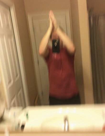 Oare cine i-a învăţat să-şi facă selfie-uri? Topul celor mai GROAZNICE autoportrete