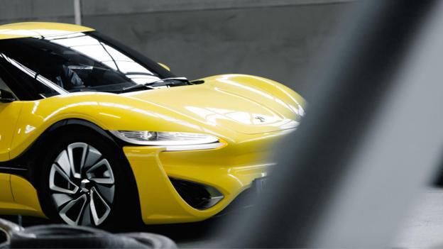 Cum arată prima maşină sport care funcţionează cu apă sărată