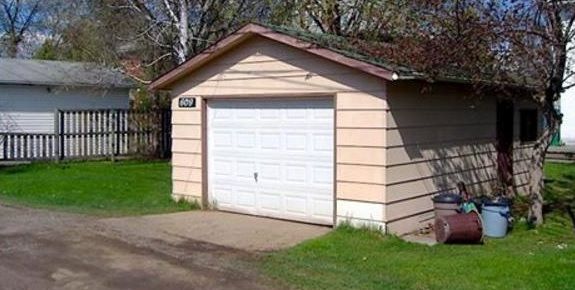 A vrut să nu mai stea cu părinţii în casă şi s-a mutat în garaj. Incredibil cum l-a amenajat