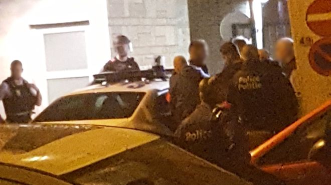 Luare de ostatici, la Bruxelles, într-un supermarket. UPDATE: Atacatorul înarmat reţinut